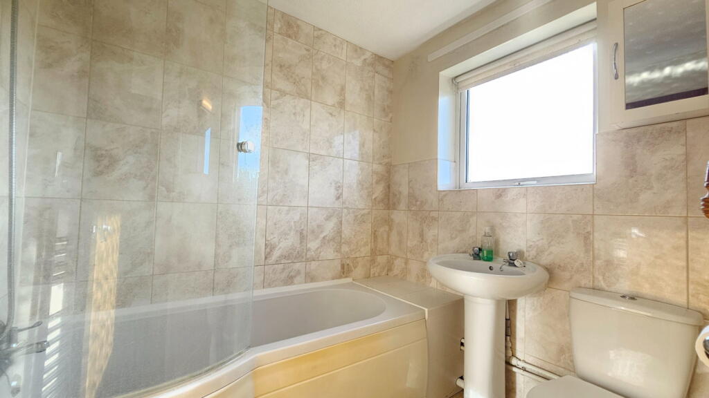 House in Newbury, Ham Marsh, Speenhamland - More