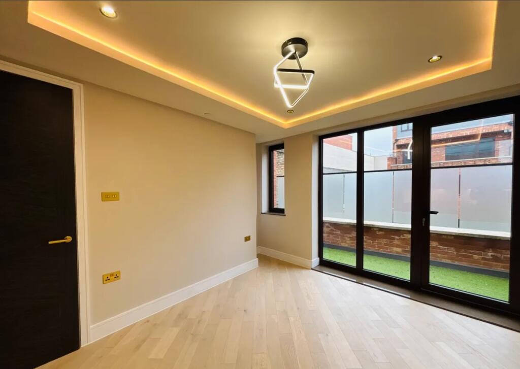 Apartment in London, Clifton Estate, Peckham - View 2