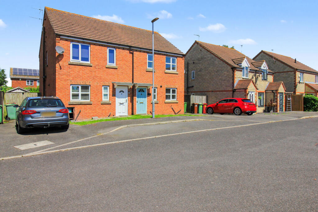 3-bed semi-detached on Elizabeth Close, Crowle, Scunthorpe, Lincolnshire, DN17, £150,000