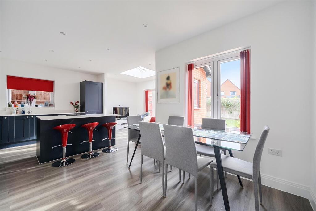 House in Crowthorne, Bracknell Forest - View 5