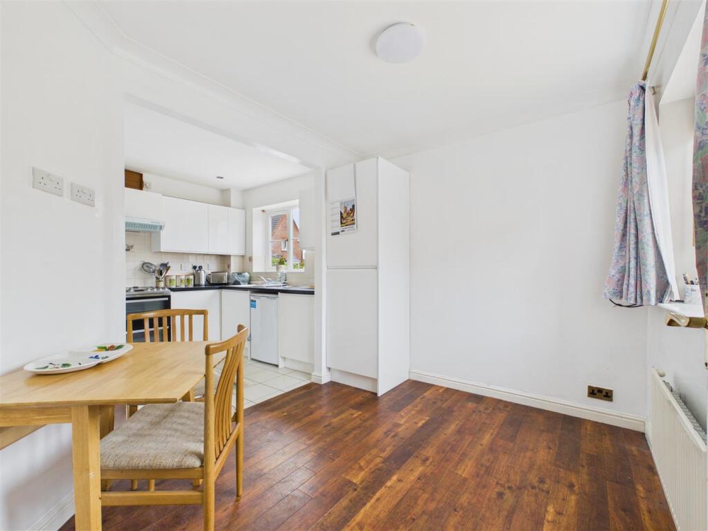 House in Stratford-on-Avon, Wellesbourne CP - View 4