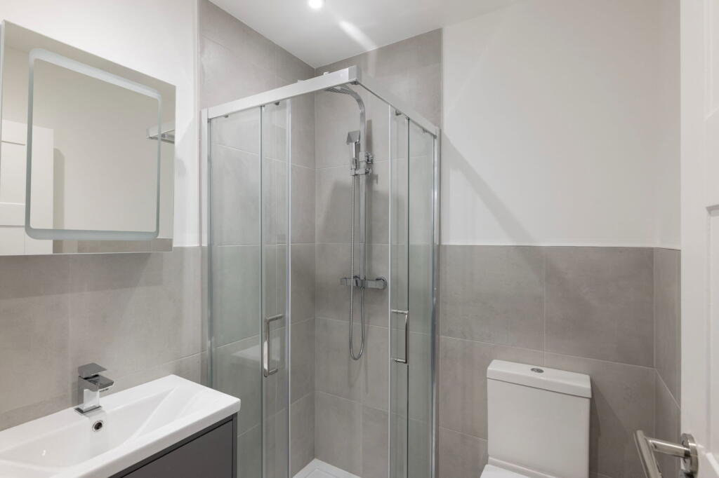 Ellerslie Road, W12 - More