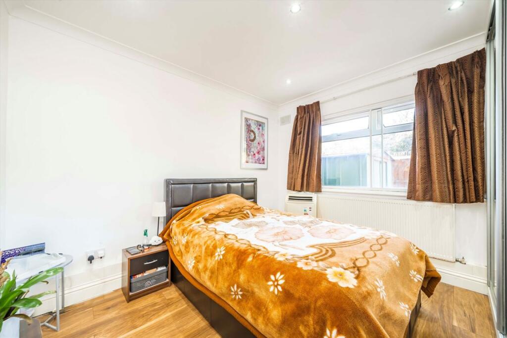 Apartment in Twickenham - View 4