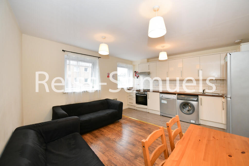 5 bedroom town house for rent