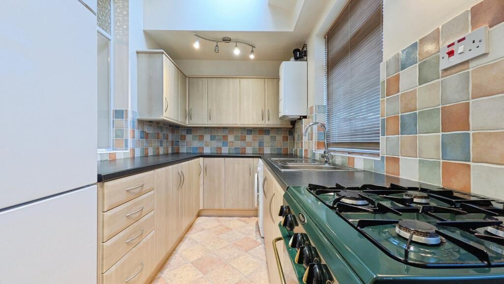 Bardsley Vale Avenue, Oldham, OL8 photo 5