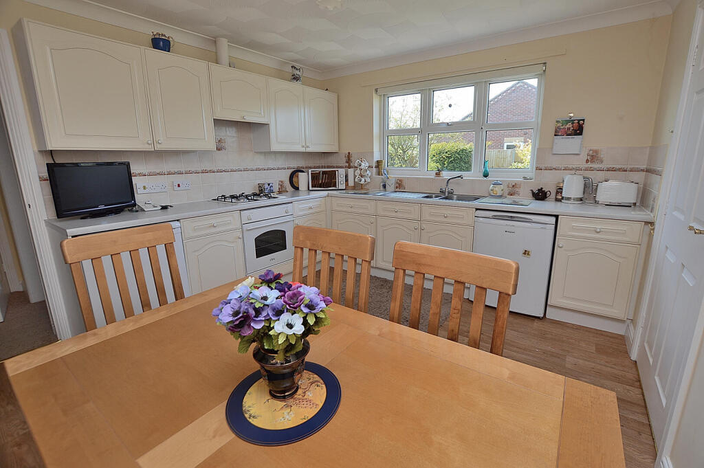 House in East Lindsey, Viking Estate, Woodhall Spa - View 2