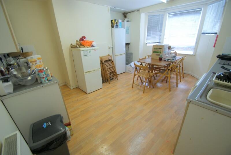 Ebberston Terrace, Hyde Park, Leeds – další
