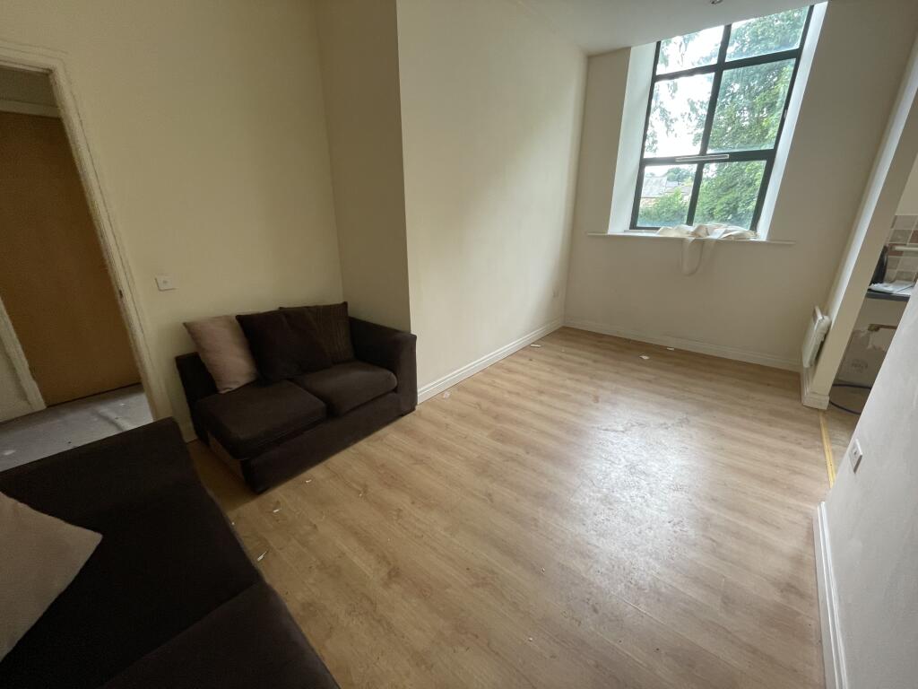 Apartment in Bradford, Keighley - View 2