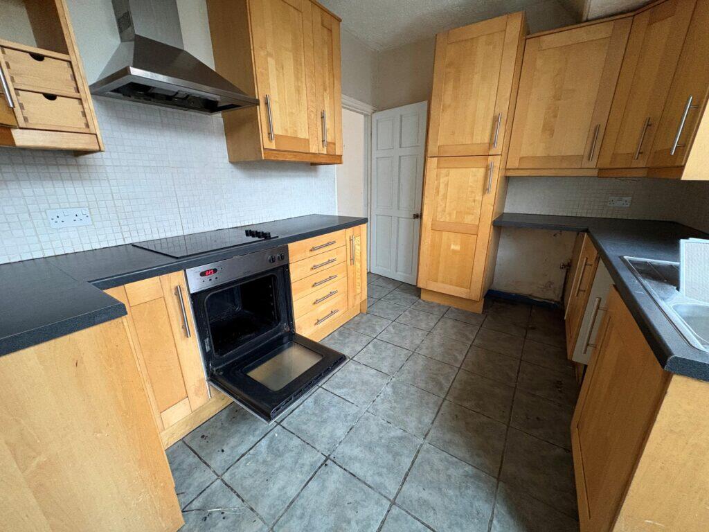 12 Cravendale Road, Dewsbury, WF13 3AL photo 2