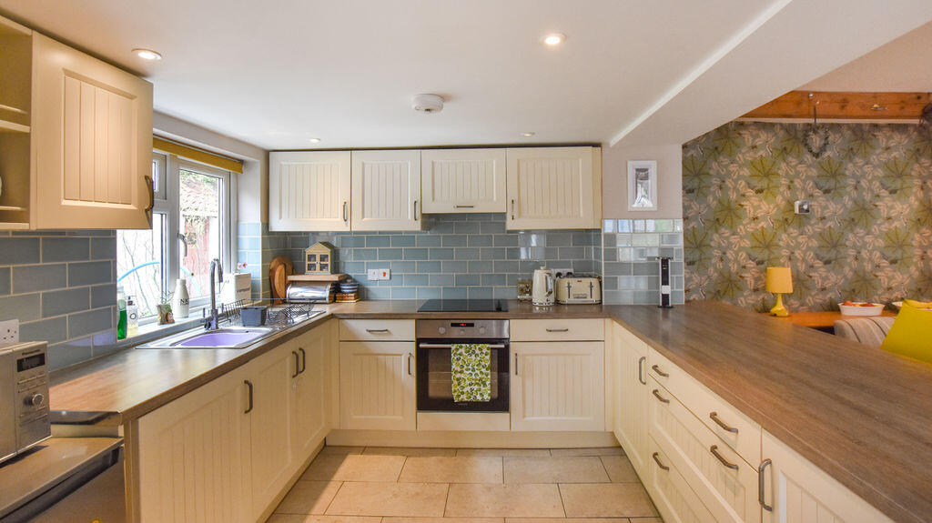 Main Road, Uffington, Stamford - View 5