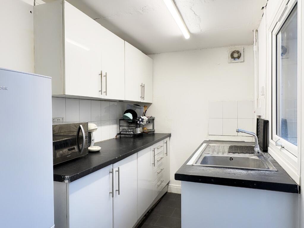 Cumberland Road, Reading, Berkshire, RG1 3LB - More