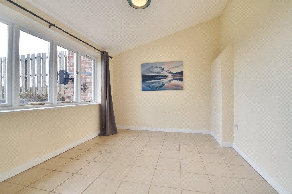 House in Worcester - View 5