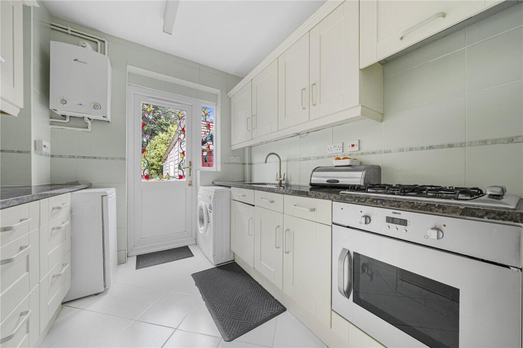 House in Sunbury-on-Thames, Kempton Park - View 4