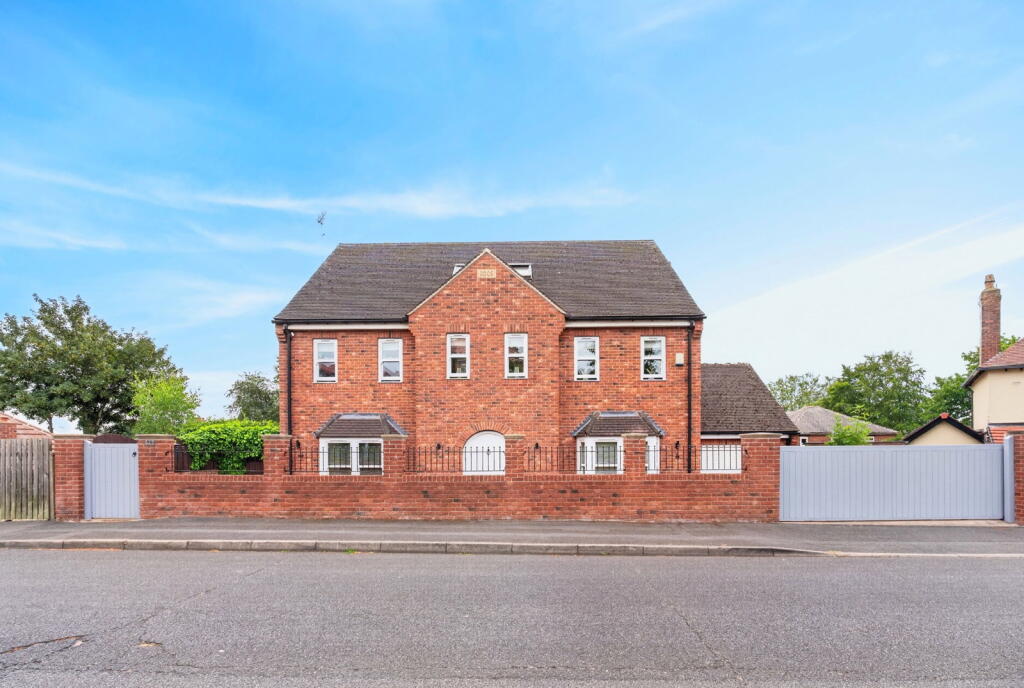 Main image of property: Royston Hill, Hoyland, Barnsley, S74 9HN