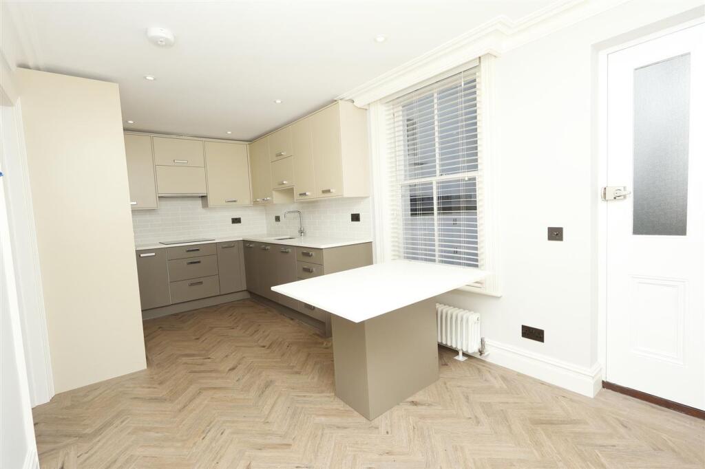 Apartment in Brighton - More