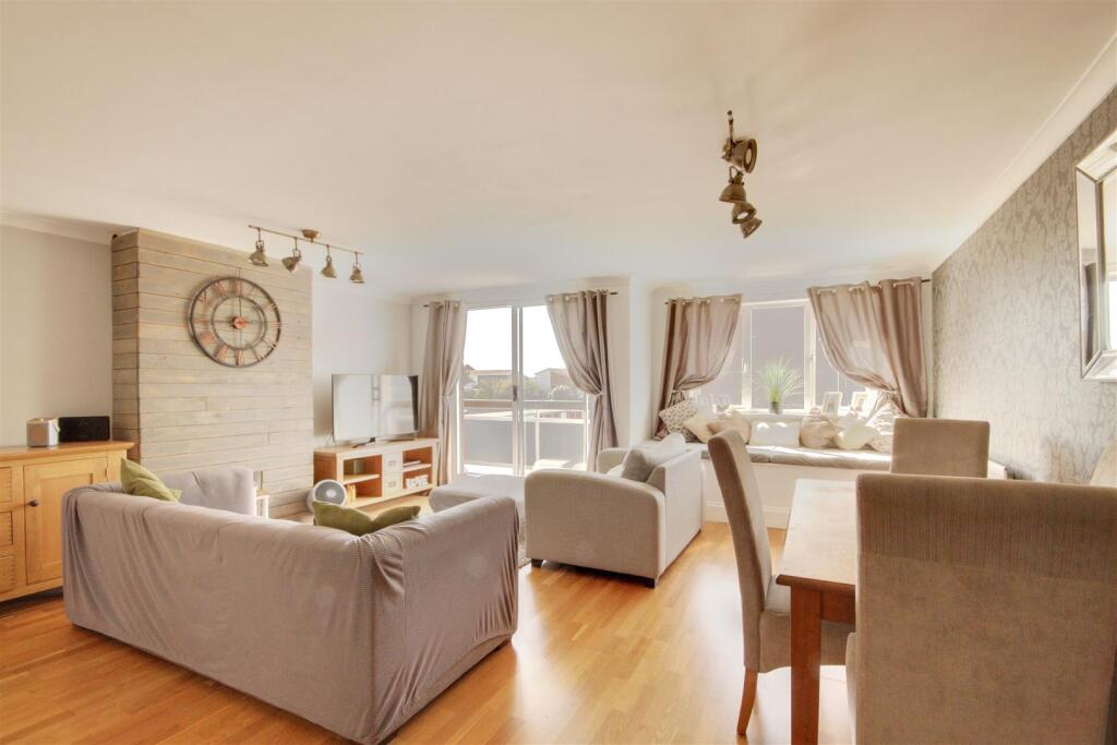 Apartment in Adur, Shoreham Beach, Shoreham-by-Sea - View 2