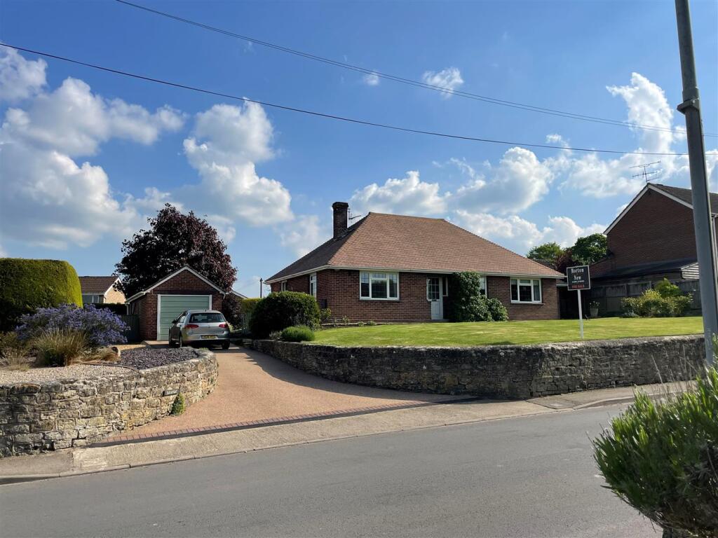 4-bed detached on Station Road, Stalbridge, Sturminster Newton, £475,000