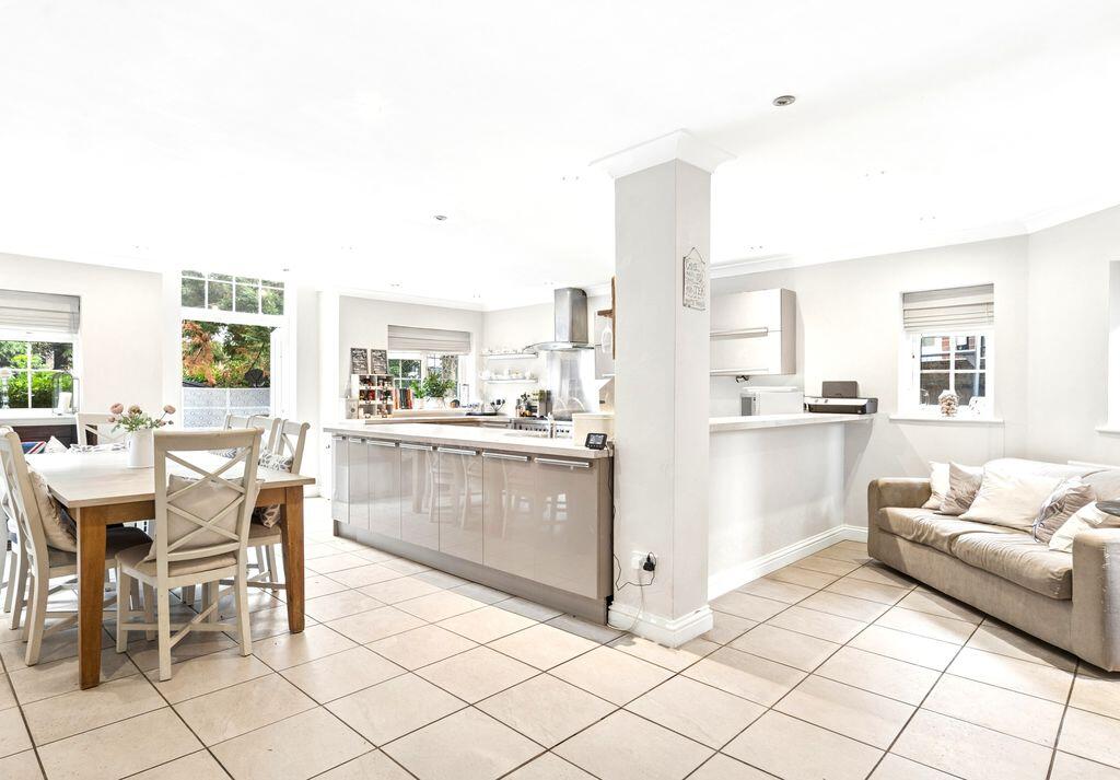 House in Slough - View 2