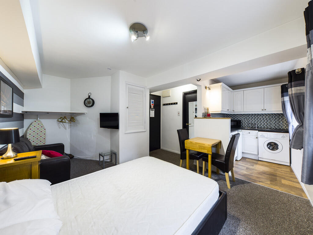 Apartment in Plymouth - View 5