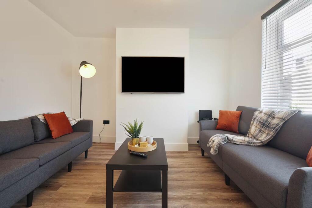 House in Sheffield, South Yorkshire - More