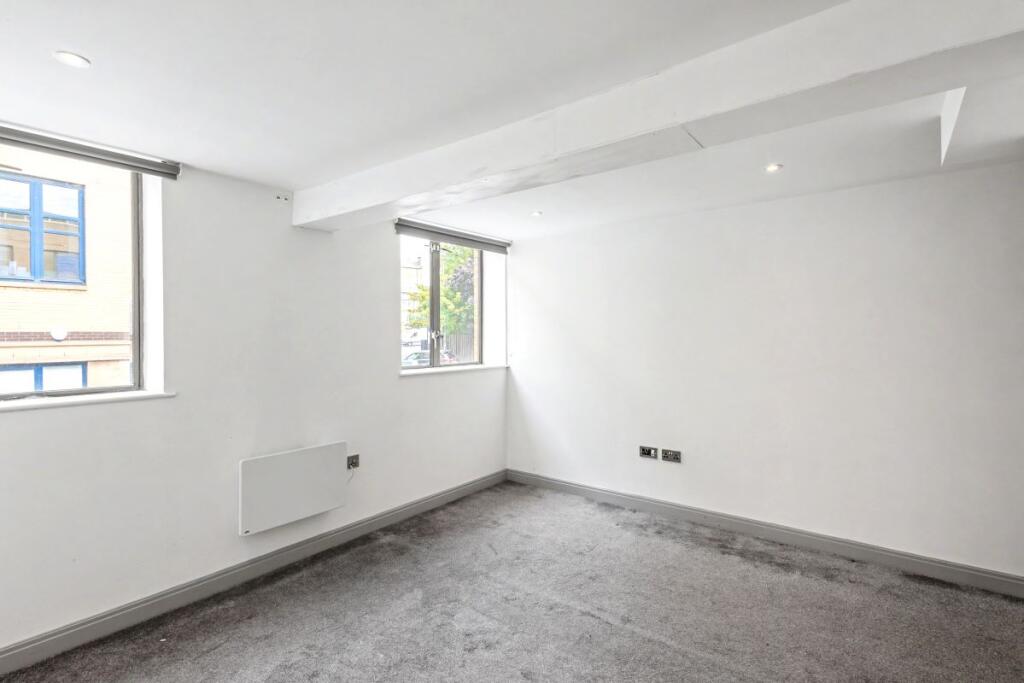 Apartment in Bradford, West Yorkshire - View 3