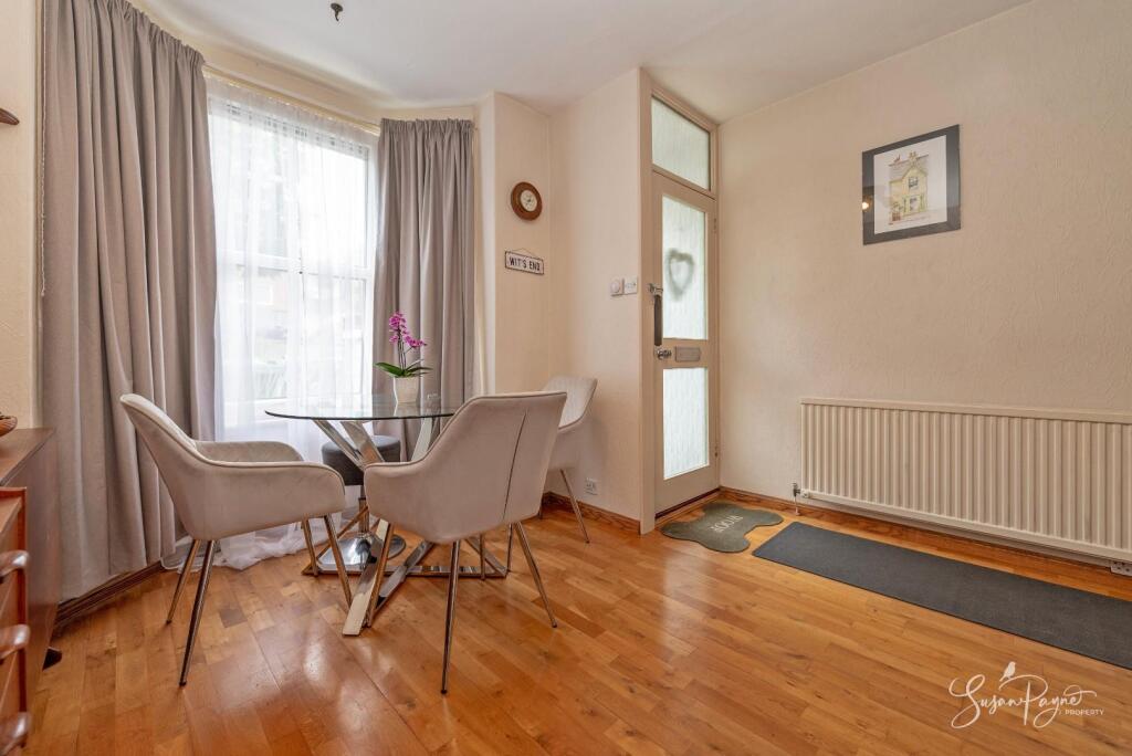 Newport Road, Cowes - More