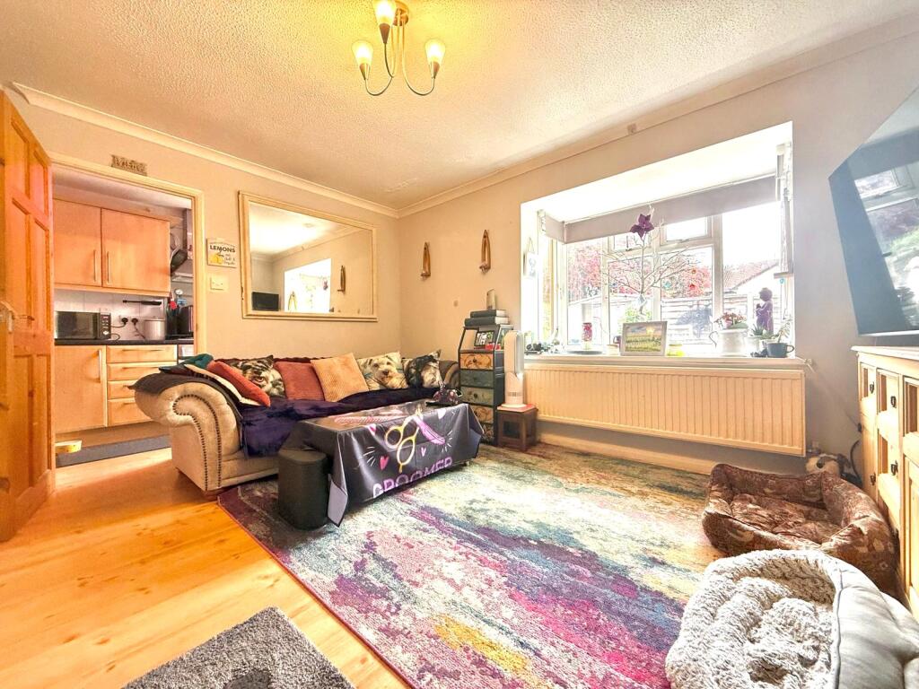 Cheylesmore Drive, Frimley, Camberley, Surrey, GU16 photo 4