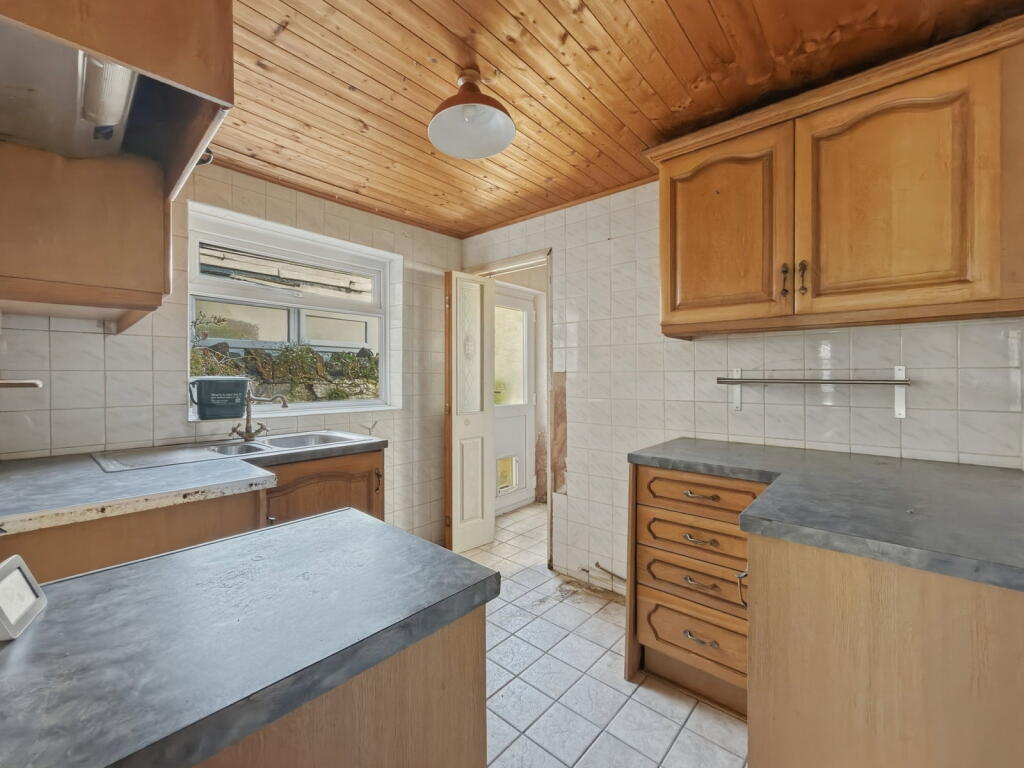 House in Newport - More