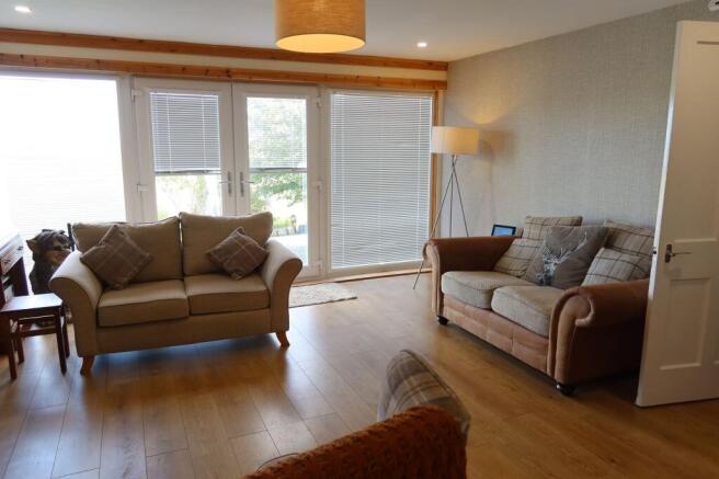 LOUNGE: