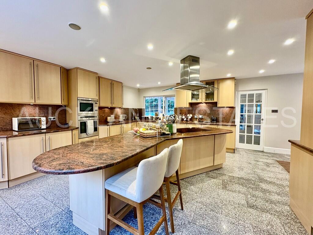 Additional image 14 of Foxes Lane, Brookmans Park, AL9