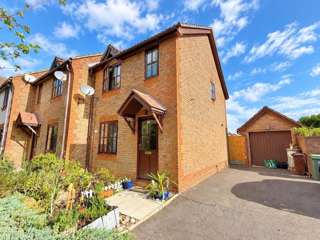 2-bed terraced on Rosemary Gardens ,Whiteley, £295,000
