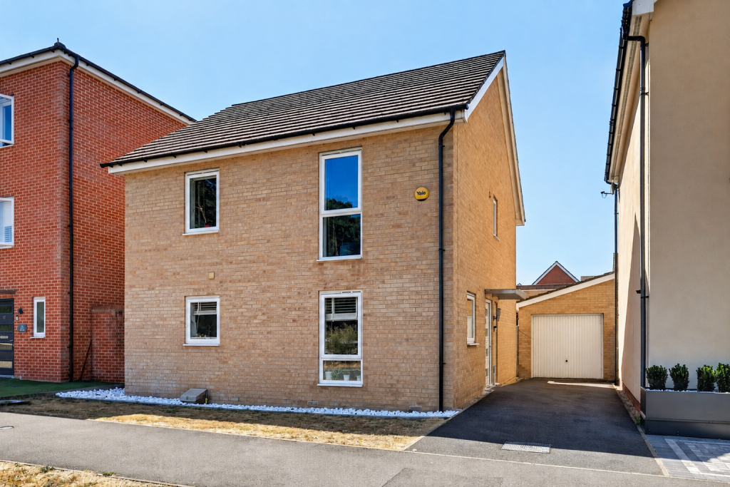 Lysander Drive, Bracknell, RG12