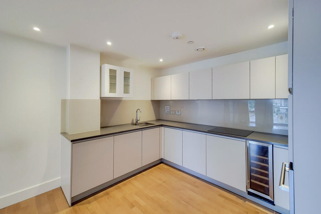 Apartment in London, Royal Borough of Kingston upon Thames - View 4