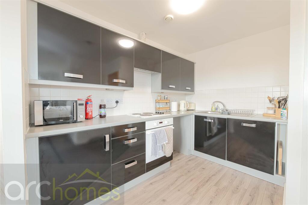 Clayborne Court, Atherton, Manchester photo 4