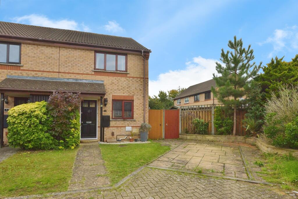 Cropton Rise, Emerson Valley, Milton Keynes photo 2