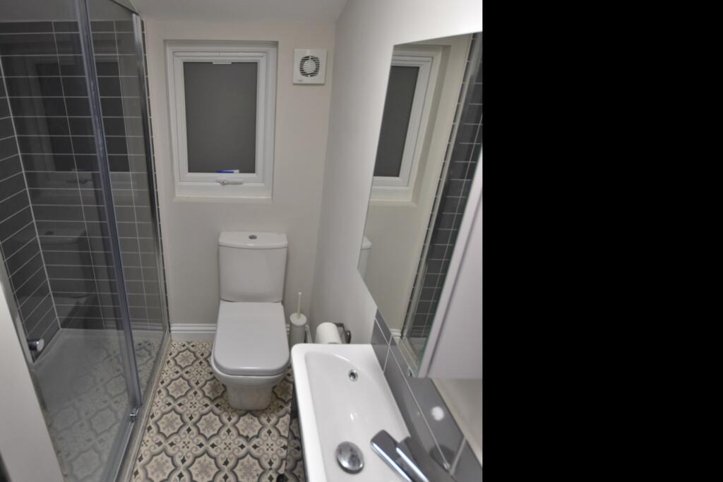 1 bedroom house share for rent