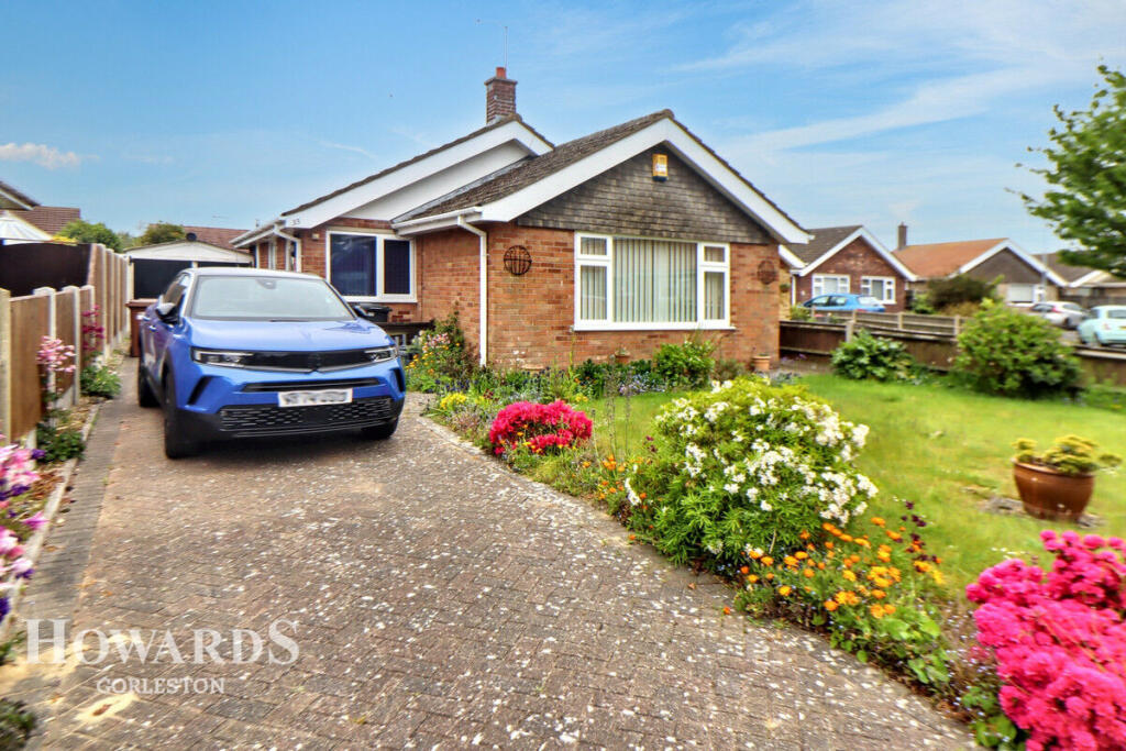 2-bed detached on Hill Avenue, Gorleston, £270,000
