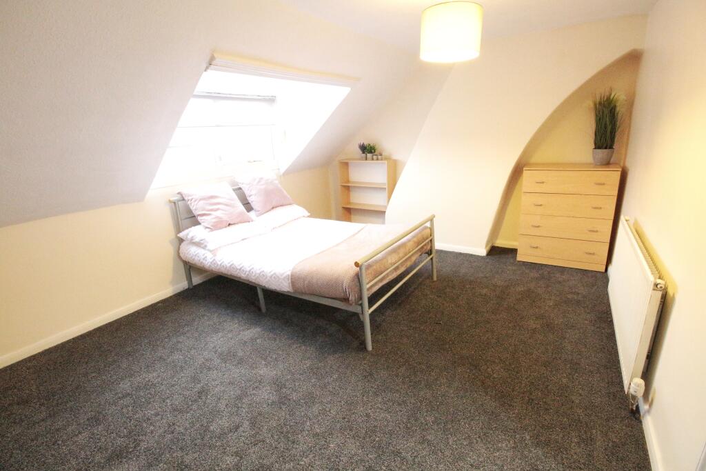 Main image of property: 96 Newland Street West, Lincoln