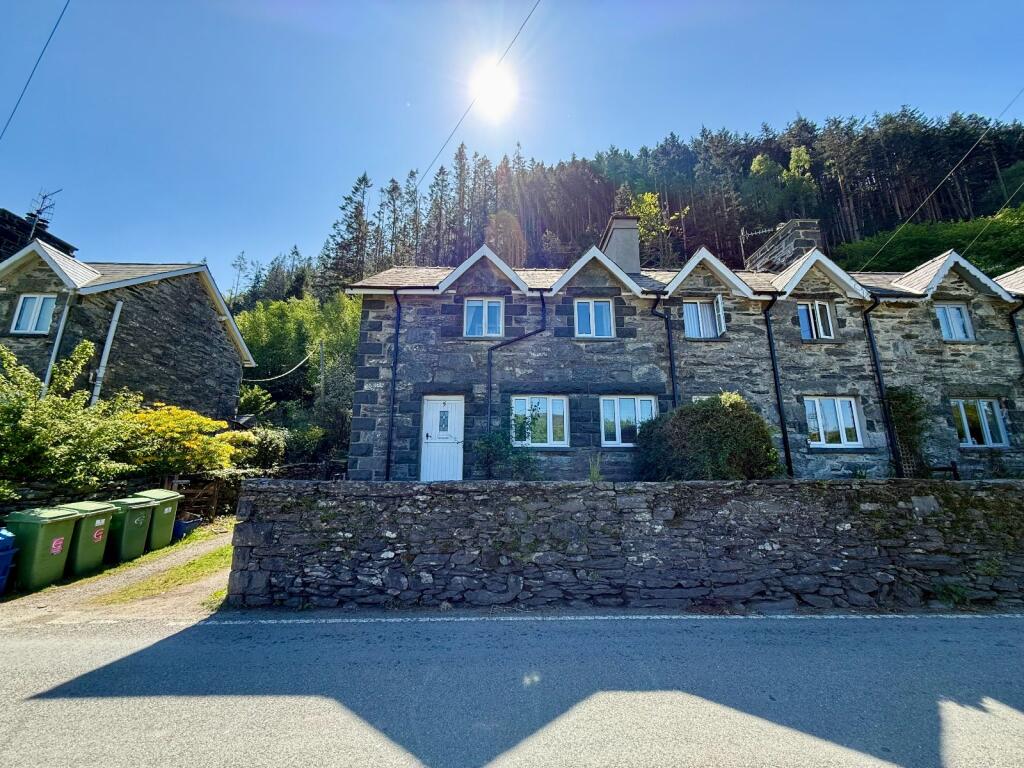 Main image of property: 5 New Cottages, Penmaenpool, Dolgellau, LL40 1YD