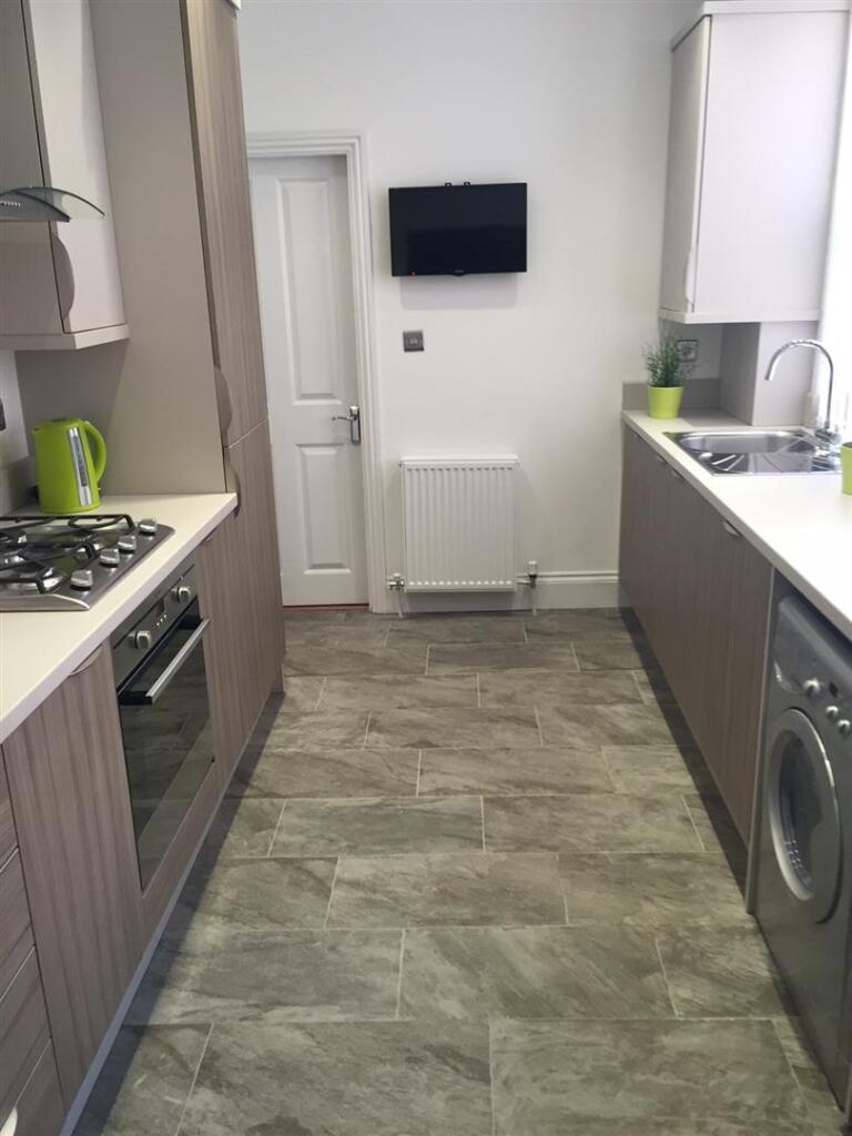 Apartment in Newcastle upon Tyne - View 4