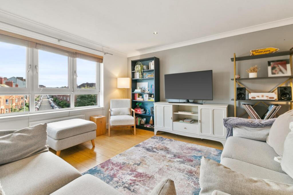 Apartment in Glasgow - View 2
