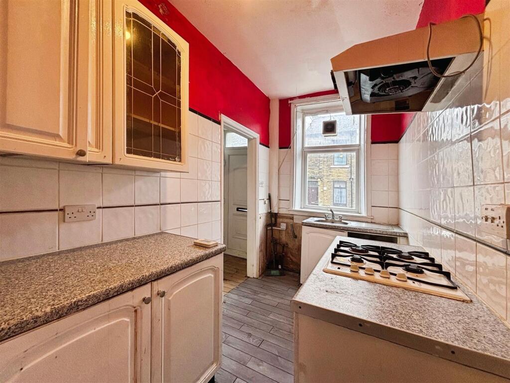 House in Halifax - View 5