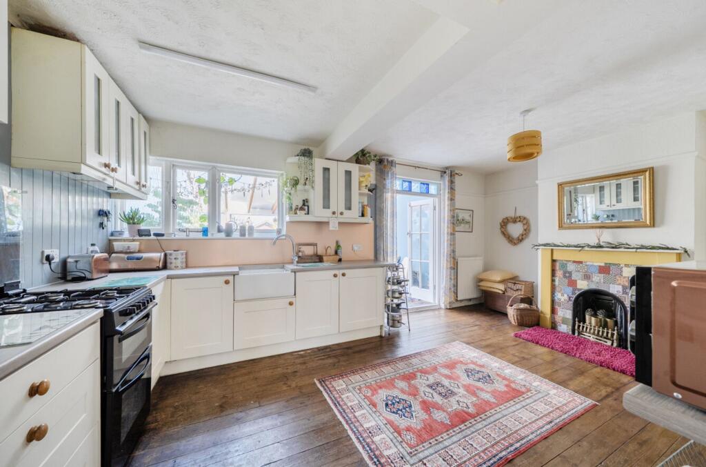 House in Arun, Bersted - More