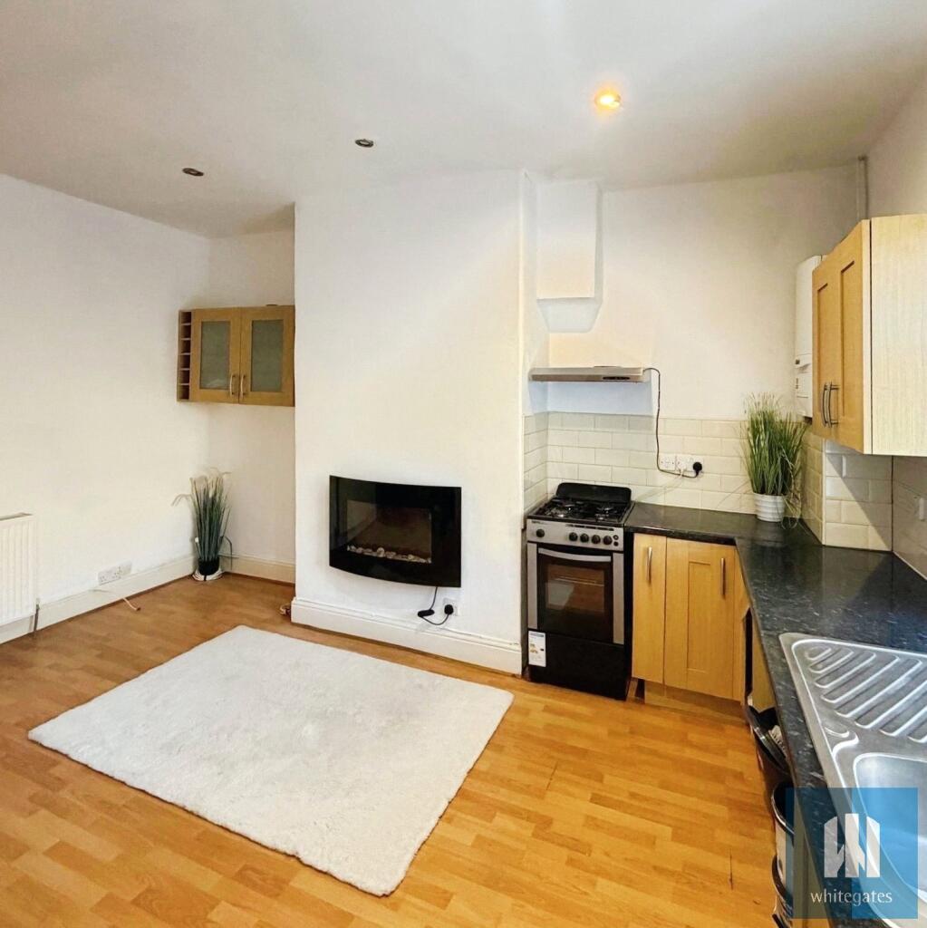 House in Kirklees, Bay Hall, Cowcliffe - View 3