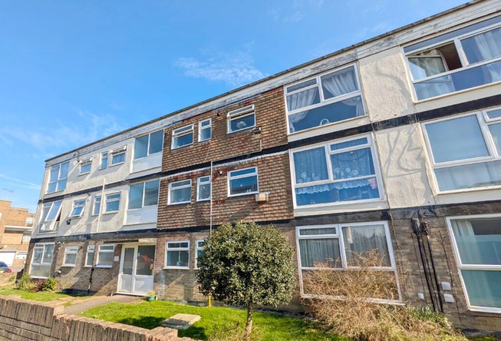 Main image of property: Flat 1, Castle Court, Castle Lane, Hadleigh, Benfleet, Essex, SS7 2AE
