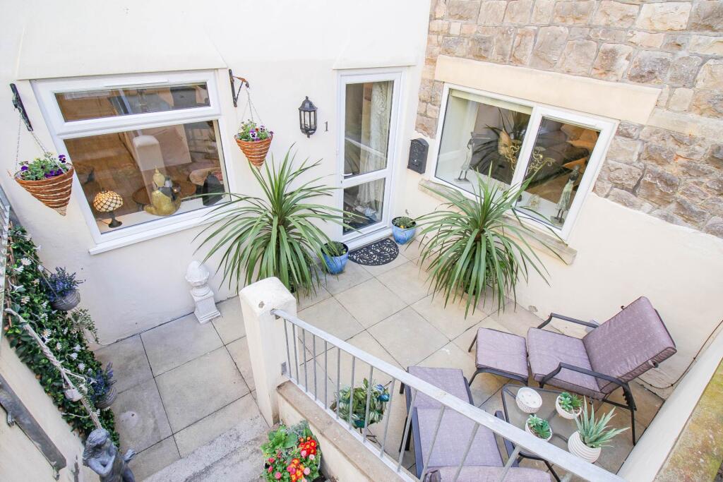 Main image of property: Central Location**Master Bedroom with En-Suite**Stunningly Presented**23` Kit/Breakfast Room**19` Lounge**