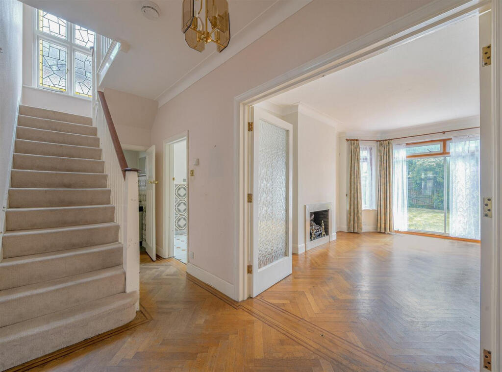 House in London, Willesden Green, Brondesbury - More