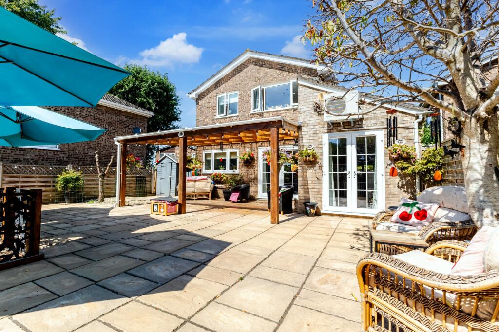 Main image of property: Kingsmead, Nailsea, BS48