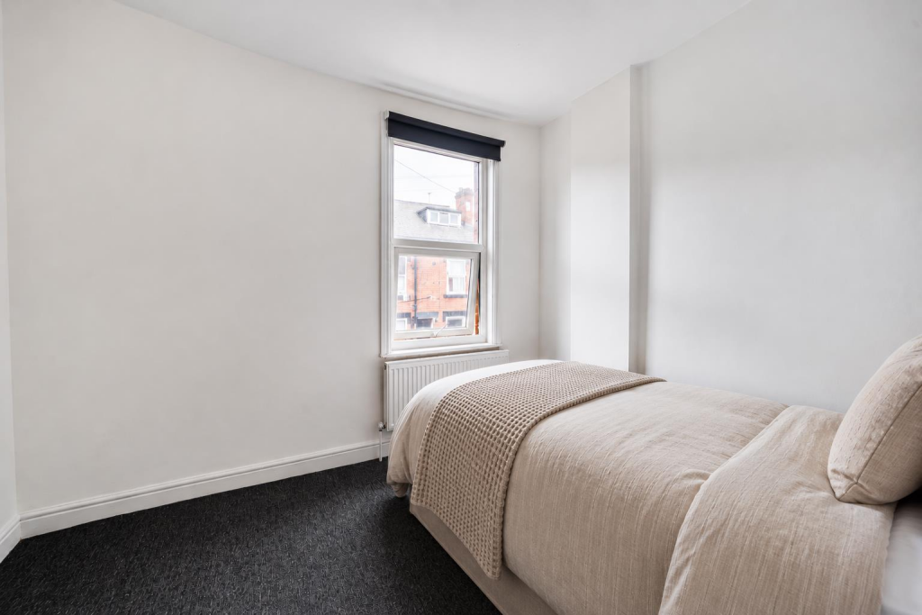 House in Leeds - View 2