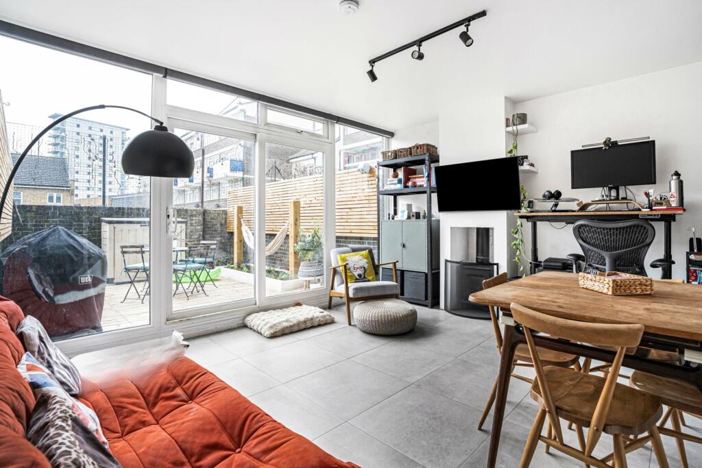 Main image of property: Selsey Street, London, E14